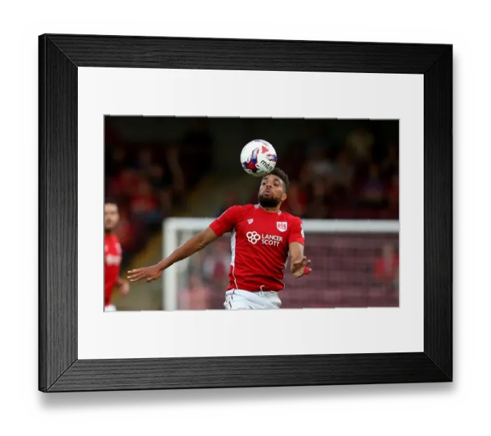Framed Print : Bristol City's Scott Golbourne Controls the Ball at Glanford Park during Scunthorpe United vs. Bristol City EFL Cup Match