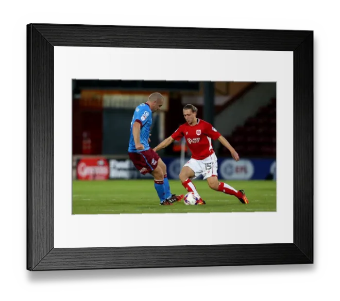 Framed Print : Luke Freeman vs Stephen Dawson: Clash at Glanford Park - Bristol City vs Scunthorpe United, EFL Cup 2016 Framed Print : Luke Freeman vs Stephen Dawson: Clash at Glanford Park - Bristol City vs Scunthorpe United, EFL Cup 2016