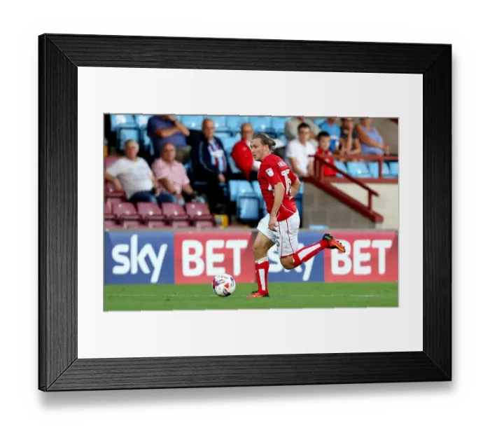 Framed Print : Bristol City's Luke Freeman Charges Forward in EFL Cup Clash Against Scunthorpe United