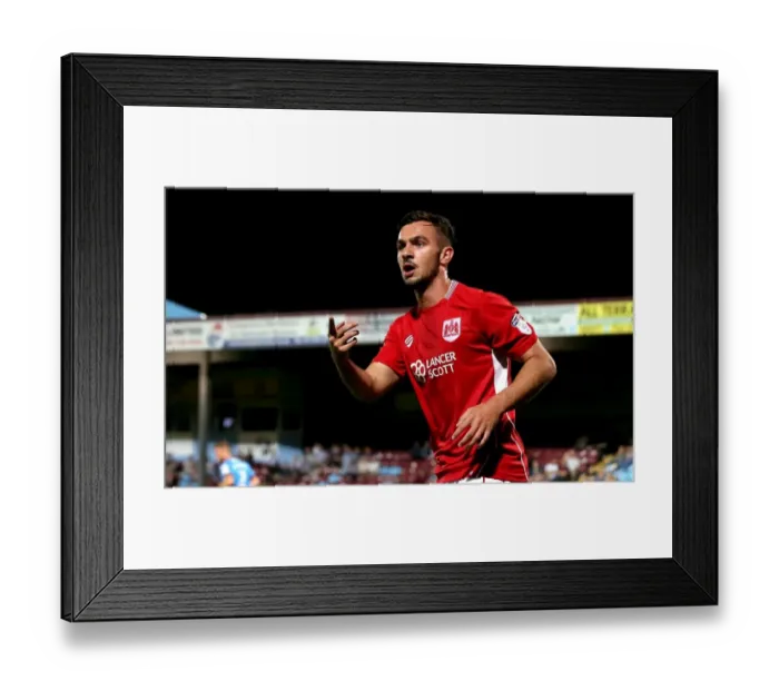 Framed Print : Diego De Girolamo of Bristol City in Action against Scunthorpe United at Glanford Park, 2016 EFL Cup Second Round Framed Print : Diego De Girolamo of Bristol City in Action against Scunthorpe United at Glanford Park, 2016 EFL Cup Second Round