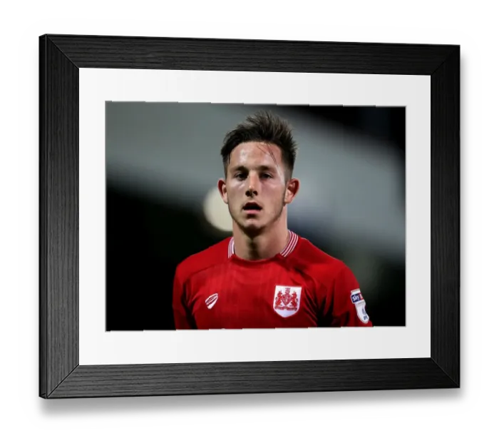 Framed Print : Josh Brownhill in Action: Scunthorpe United vs. Bristol City, EFL Cup 2016