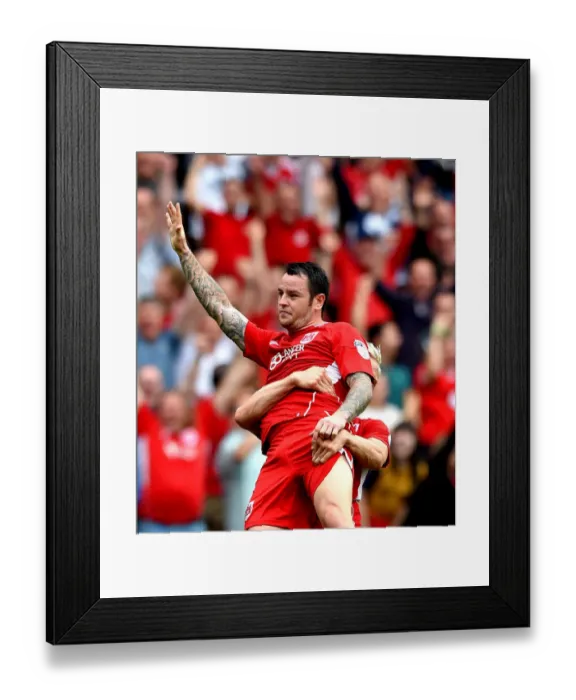 Framed Print : Bristol City's Euphoric Moment: Lee Tomlin's Goal vs. Aston Villa (27 / 08 / 2016)