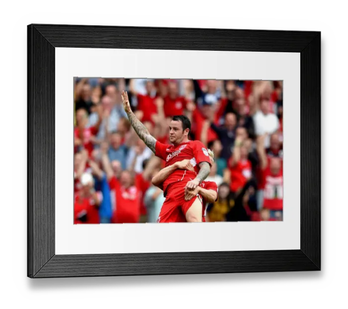 Framed Print : Bristol City's Lee Tomlin Celebrates Euphoric Goal Lifted by Magnusson vs Aston Villa (27 / 08 / 2016)