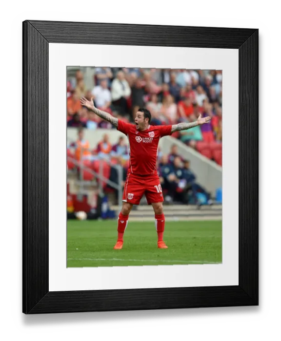 Framed Print : Bristol City's Lee Tomlin Fights for Championship Victory Against Aston Villa Framed Print : Bristol City's Lee Tomlin Fights for Championship Victory Against Aston Villa
