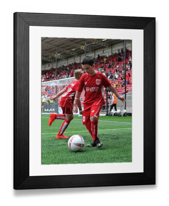 Framed Print : Bristol City vs Aston Villa Clash in Sky Bet Championship (August 2016)
