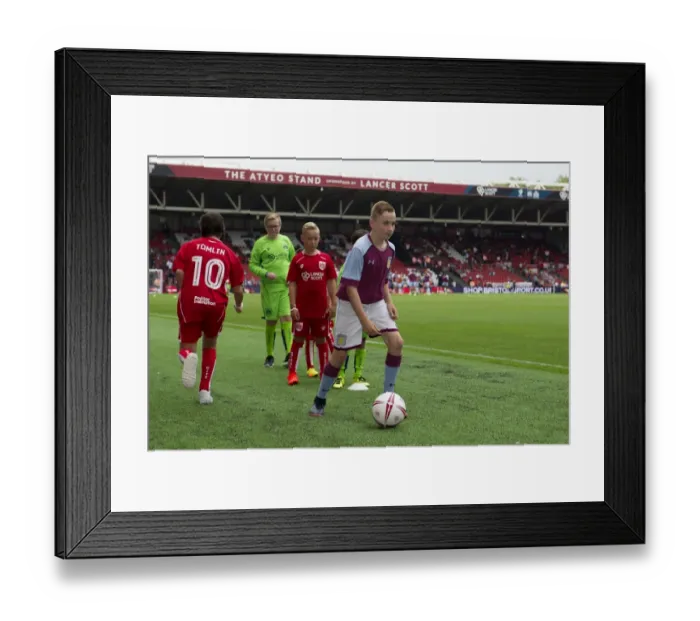 Framed Print : Bristol City vs Aston Villa Clash in Sky Bet Championship (August 2016) Framed Print : Bristol City vs Aston Villa Clash in Sky Bet Championship (August 2016)