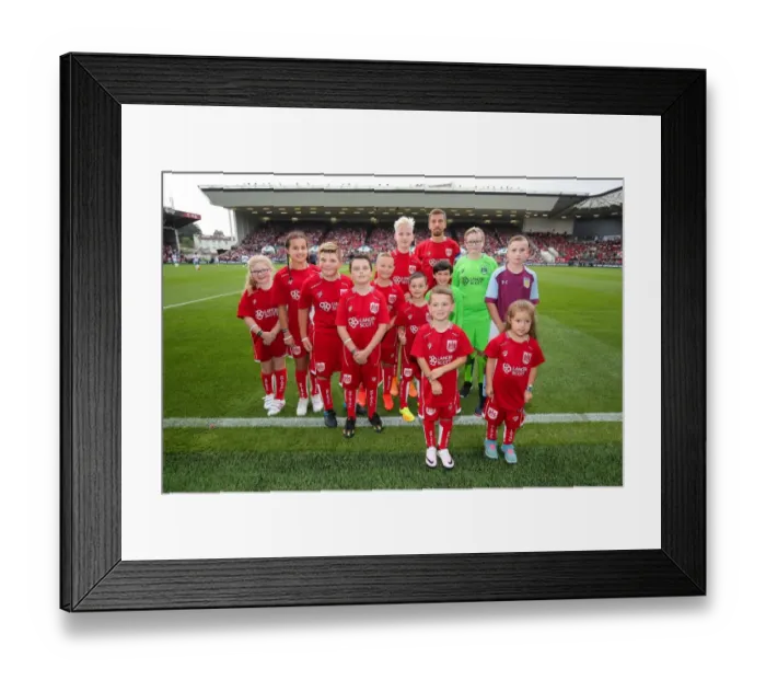 Framed Print : Bristol City Captain Gary O'Neil with Mascots at Ashton Gate Stadium during Bristol City vs Aston Villa, Sky Bet EFL Championship Match