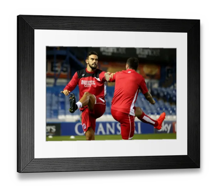 Framed Print : Marlon Pack of Bristol City Warming Up Ahead of Sheffield Wednesday Clash Framed Print : Marlon Pack of Bristol City Warming Up Ahead of Sheffield Wednesday Clash