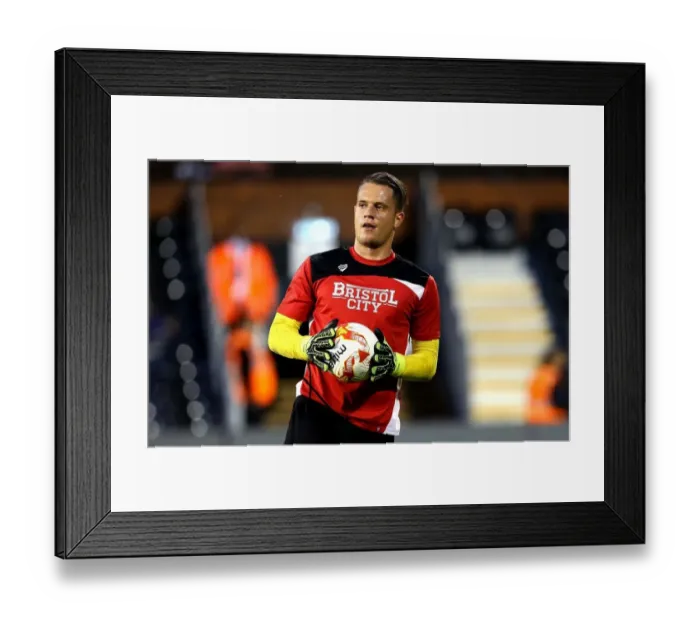 Framed Print : Bristol City's Ivan Lucic Warming Up Ahead of Fulham EFL Cup Clash Framed Print : Bristol City's Ivan Lucic Warming Up Ahead of Fulham EFL Cup Clash