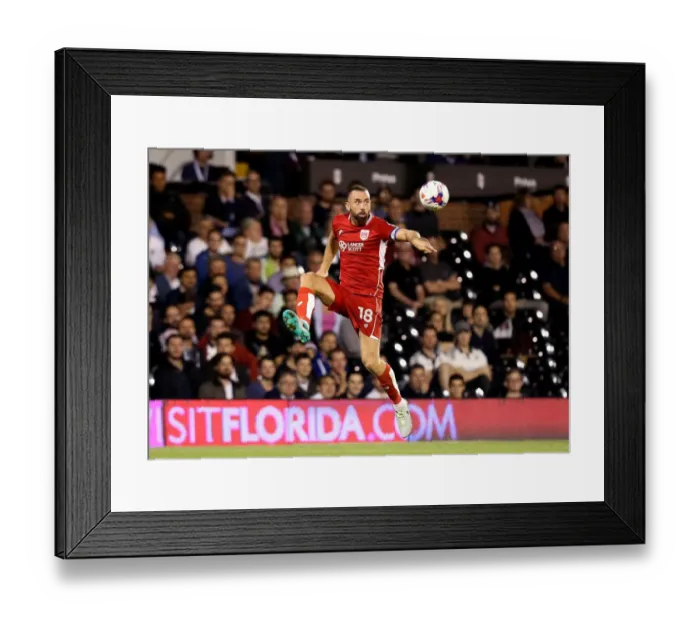 Framed Print : Bristol City's Aaron Wilbraham in Control at Craven Cottage during Fulham vs. Bristol City EFL Cup Match