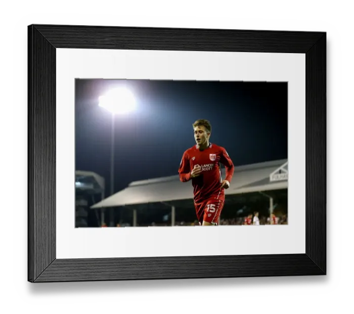 Framed Print : Bristol City's Luke Freeman Charges Forward to Take a Corner at Fulham's Craven Cottage (EFL Cup) Framed Print : Bristol City's Luke Freeman Charges Forward to Take a Corner at Fulham's Craven Cottage (EFL Cup)