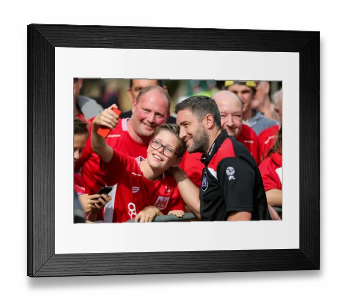 Framed Print : Bristol City Manager Lee Johnson Arrives at Craven Cottage: Pre-Match Selfies Framed Print : Bristol City Manager Lee Johnson Arrives at Craven Cottage: Pre-Match Selfies