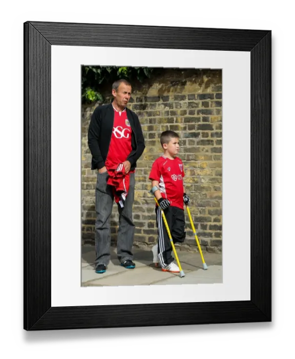 Framed Print : Bristol City Fans Gather at Craven Cottage for Fulham Match, Sky Bet EFL Championship (September 2016) Framed Print : Bristol City Fans Gather at Craven Cottage for Fulham Match, Sky Bet EFL Championship (September 2016)