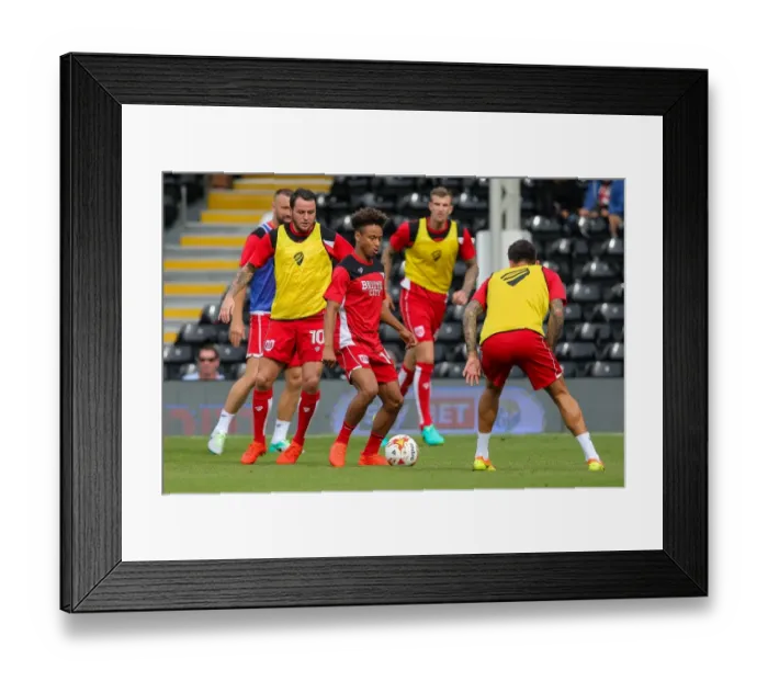 Framed Print : Bobby Reid of Bristol City Warming Up at Craven Cottage before Fulham Match, EFL Championship 2016