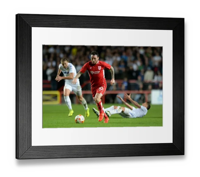 Framed Print : Bristol City vs Leeds United: Lee Tomlin in Action at Ashton Gate Stadium, September 2016 Framed Print : Bristol City vs Leeds United: Lee Tomlin in Action at Ashton Gate Stadium, September 2016