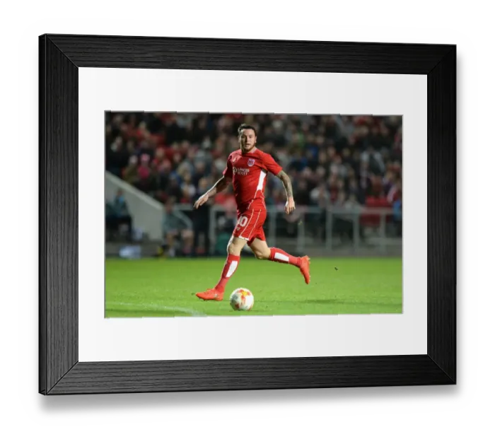 Framed Print : Lee Tomlin in Action: Bristol City vs Leeds United at Ashton Gate Stadium, September 2016 Framed Print : Lee Tomlin in Action: Bristol City vs Leeds United at Ashton Gate Stadium, September 2016