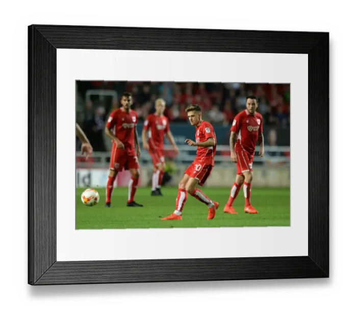 Framed Print : Jamie Paterson in Action: Bristol City vs Leeds United, Ashton Gate Stadium, September 2016