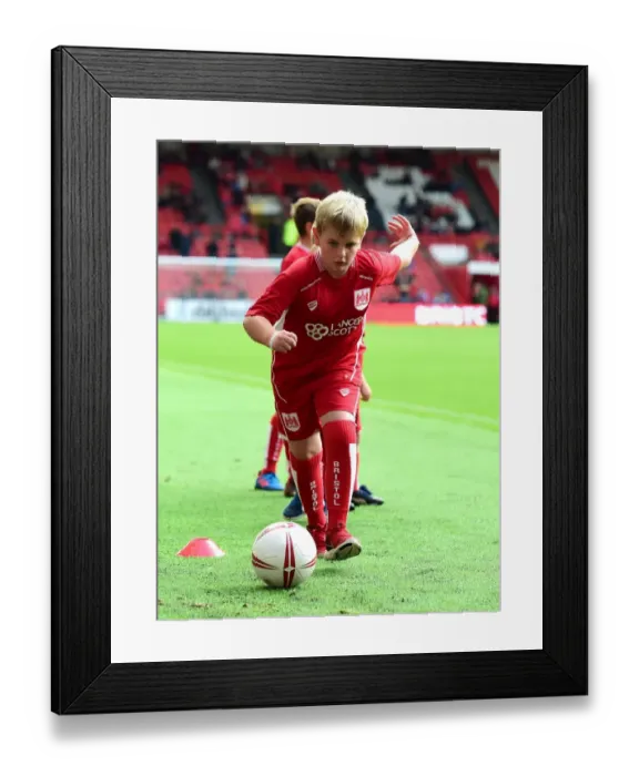 Framed Print : Bristol City vs Nottingham Forest Clash at Ashton Gate Stadium, Sky Bet Championship (October 2016) - Football Match Image Framed Print : Bristol City vs Nottingham Forest Clash at Ashton Gate Stadium, Sky Bet Championship (October 2016) - Football Match Image