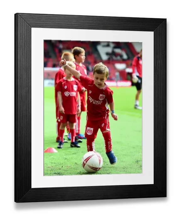 Framed Print : Bristol City vs Nottingham Forest Clash at Ashton Gate Stadium, Sky Bet Championship (October 2016) Framed Print : Bristol City vs Nottingham Forest Clash at Ashton Gate Stadium, Sky Bet Championship (October 2016)