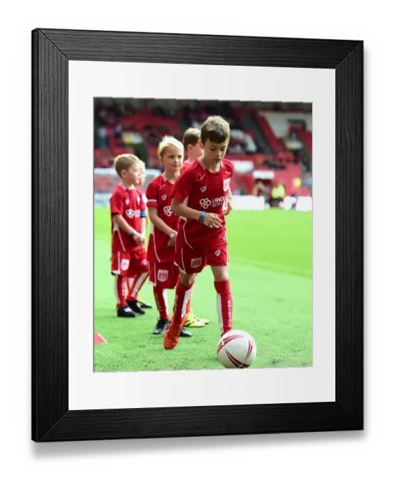 Framed Print : Bristol City vs Nottingham Forest Clash at Ashton Gate Stadium, Sky Bet Championship (October 2016) Framed Print : Bristol City vs Nottingham Forest Clash at Ashton Gate Stadium, Sky Bet Championship (October 2016)