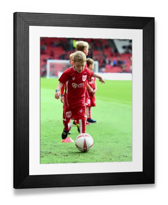 Framed Print : Bristol City vs Nottingham Forest Clash at Ashton Gate Stadium, Sky Bet Championship (October 2016) Framed Print : Bristol City vs Nottingham Forest Clash at Ashton Gate Stadium, Sky Bet Championship (October 2016)