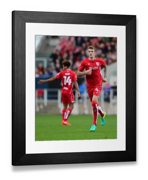 Framed Print : Aden Flint in Action: Bristol City vs. Nottingham Forest, Sky Bet Championship, October 2016 Framed Print : Aden Flint in Action: Bristol City vs. Nottingham Forest, Sky Bet Championship, October 2016