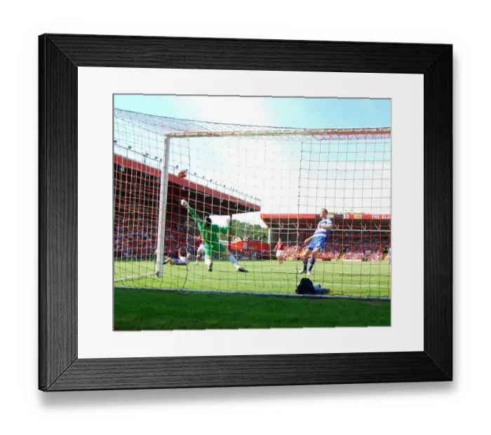 Framed Print : Bristol City vs Doncaster Rovers: A Football Rivalry from the 08-09 Season