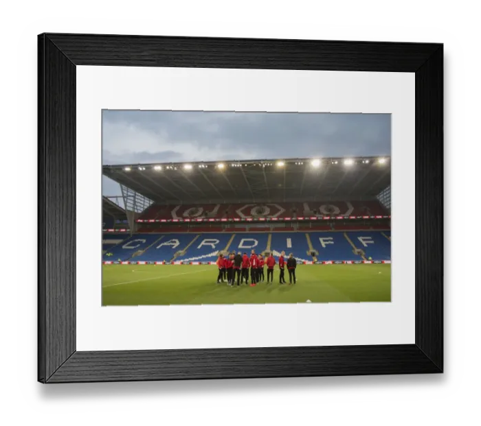 Framed Print : Bristol City Players Gear Up for Cardiff City Showdown at Cardiff Stadium, 14 / 10 / 2016