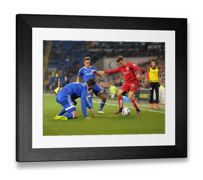 Framed Print : Luke Freeman Charges Down the Wing: Cardiff City vs. Bristol City, Sky Bet Championship (14 / 10 / 2016)