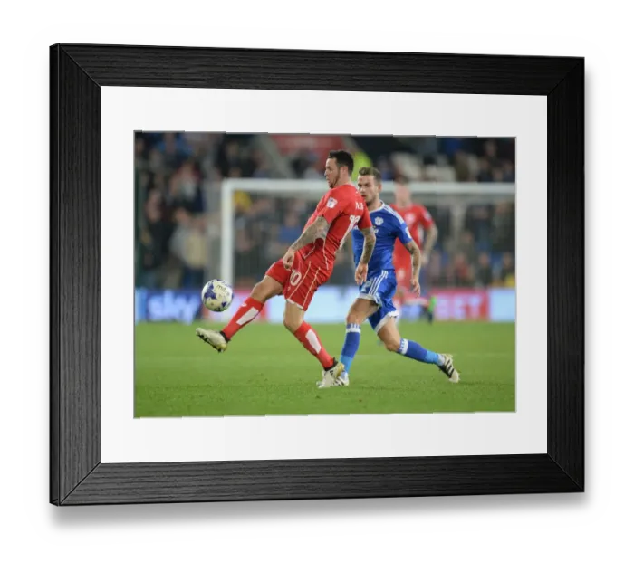 Framed Print : Lee Tomlin of Bristol City in Action against Cardiff City, Sky Bet Championship (October 14, 2016)