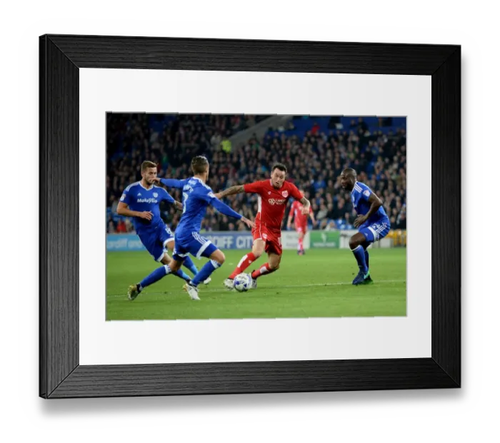 Framed Print : Bristol City's Lee Tomlin in Action Against Cardiff City, October 14, 2016 Framed Print : Bristol City's Lee Tomlin in Action Against Cardiff City, October 14, 2016