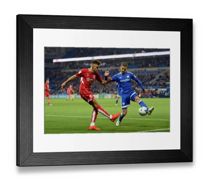 Framed Print : Jamie Paterson Crosses for Bristol City at Cardiff Stadium, Sky Bet Championship (14 / 10 / 2016) Framed Print : Jamie Paterson Crosses for Bristol City at Cardiff Stadium, Sky Bet Championship (14 / 10 / 2016)