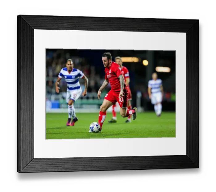 Framed Print : Lee Tomlin in Action: Queens Park Rangers vs. Bristol City, Sky Bet EFL Championship, 2016