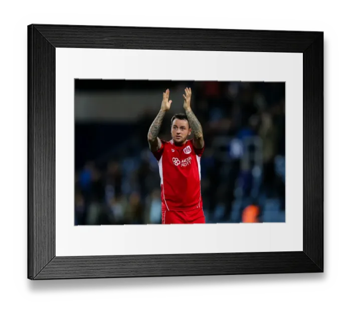 Framed Print : Bristol City's Lee Tomlin Disappointed After 1-0 Defeat Against QPR Framed Print : Bristol City's Lee Tomlin Disappointed After 1-0 Defeat Against QPR