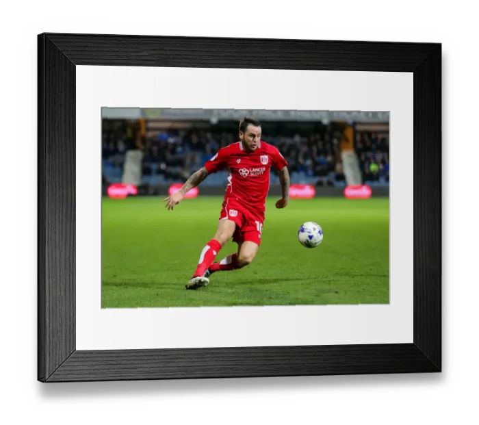 Framed Print : Bristol City's Lee Tomlin in Action Against Queens Park Rangers, 2016 (Sky Bet EFL Championship)