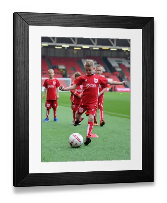 Framed Print : Sky Bet Championship Showdown: Bristol City vs Blackburn Rovers at Ashton Gate Stadium (October 2016)