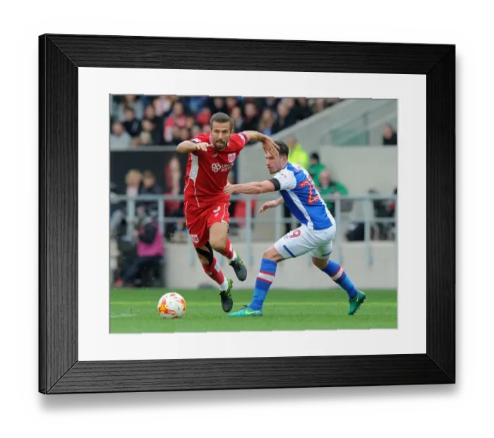 Framed Print : Gary O'Neil in Action: Bristol City vs. Blackburn Rovers, Sky Bet Championship 2016 (October 2016) Framed Print : Gary O'Neil in Action: Bristol City vs. Blackburn Rovers, Sky Bet Championship 2016 (October 2016)