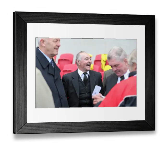 Framed Print : Bristol City Mourns Loss of Gerry Gow: Tribute at Bristol City v Blackburn Rovers, 2016