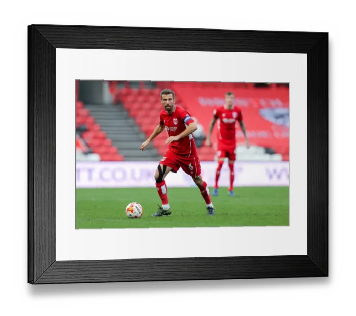 Framed Print : Gary O'Neil in Action: Bristol City vs Blackburn Rovers, Sky Bet EFL Championship, Ashton Gate Stadium