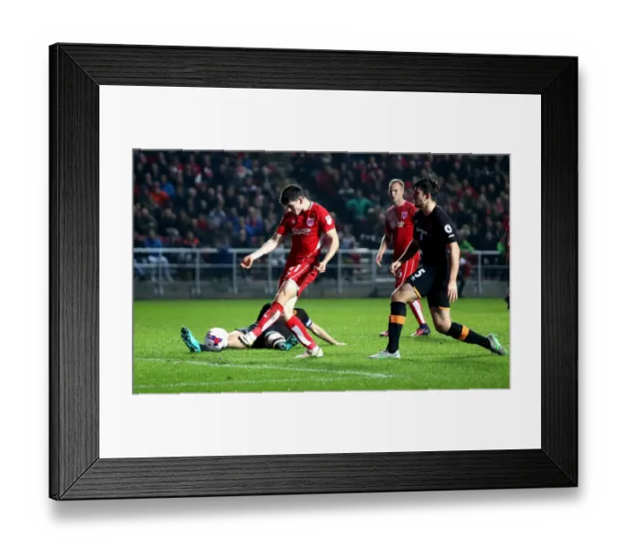 Framed Print : Bristol City's Callum O'Dowda Goes for Glory Against Hull City Framed Print : Bristol City's Callum O'Dowda Goes for Glory Against Hull City
