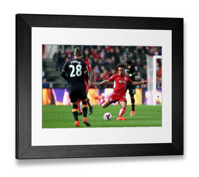 Framed Print : Bobby Reid in Action: Passing the Ball - Bristol City vs. Hull City, 25th October 2016
