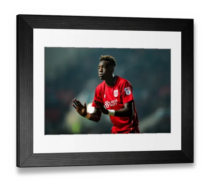 Framed Print : Tammy Abraham's Frustration: Unsuccessful Foul Claim Against Curtis Davies in Bristol City vs Hull City
