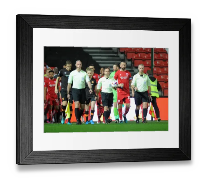 Framed Print : Bristol City vs Hull City: Kick-off at Ashton Gate Framed Print : Bristol City vs Hull City: Kick-off at Ashton Gate