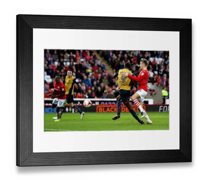 Framed Print : Tammy Abraham Scores Dramatic 2-1 Goal for Bristol City against Barnsley, October 2016 Framed Print : Tammy Abraham Scores Dramatic 2-1 Goal for Bristol City against Barnsley, October 2016