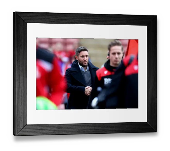 Framed Print : Lee Johnson Leads Bristol City at Oakwell Stadium vs Barnsley (29.10.16)