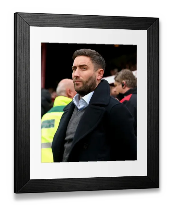 Framed Print : Johnson in Charge: Lee Leads Bristol City at Oakwell Against Barnsley (October 2016)