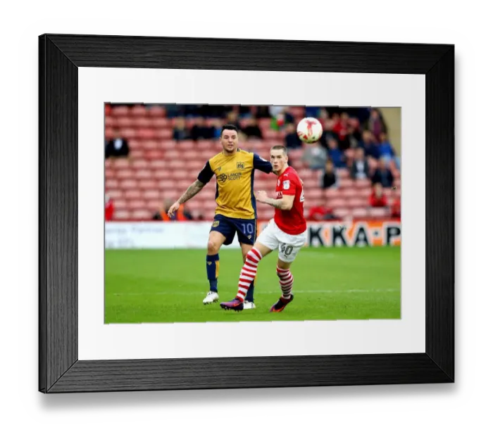 Framed Print : Bristol City's Lee Tomlin in Action against Barnsley at Oakwell Stadium, 2016 Framed Print : Bristol City's Lee Tomlin in Action against Barnsley at Oakwell Stadium, 2016