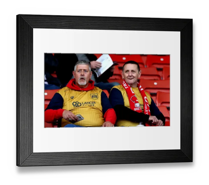 Framed Print : Barnsley vs. Bristol City: The Intense Battle of the Championship (October 2016) Framed Print : Barnsley vs. Bristol City: The Intense Battle of the Championship (October 2016)