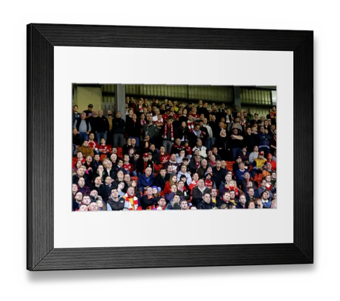 Framed Print : Passionate Bristol City Fans at Oakwell Stadium, Sky Bet Championship (October 2016)