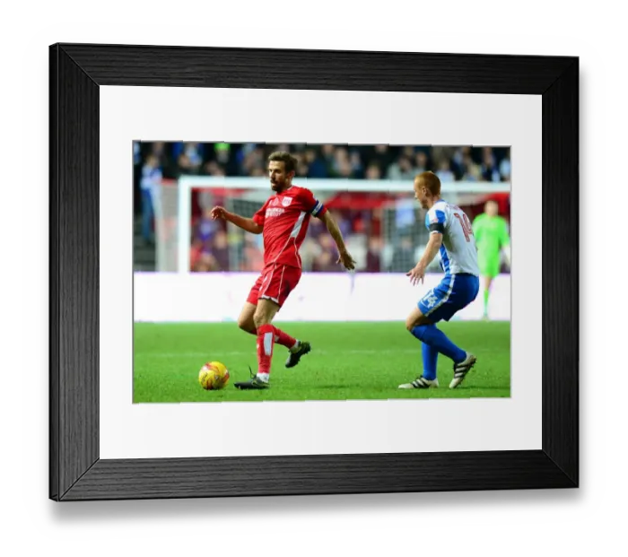 Framed Print : Gary O'Neil in Action: Bristol City vs Brighton & Hove Albion, Sky Bet Championship